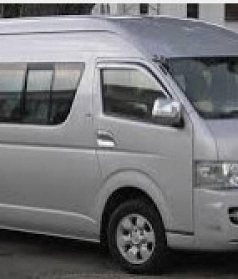 Xe ô tô khách 16 chỗ Toyota Hiace BKS: 31A-8588